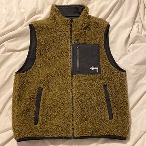 Stüssy olive sherpa reversible vest